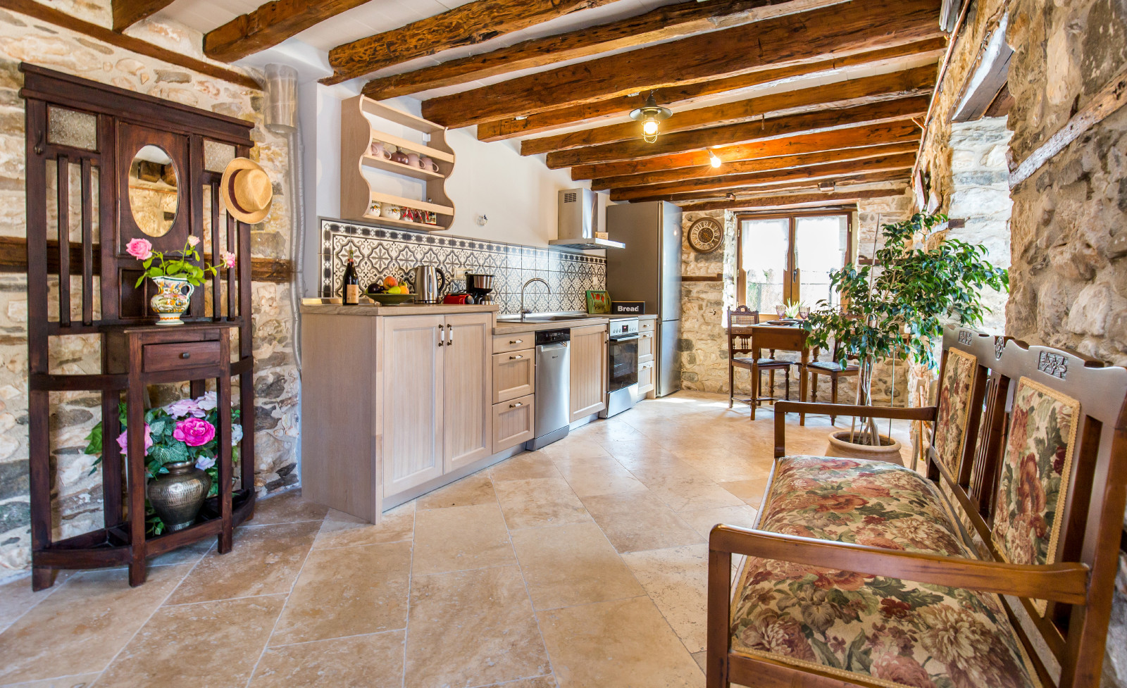Kitchen and dining area at Maroyda Stonehouse